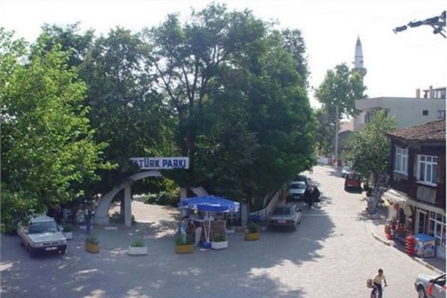 Kıyıköy - Kırklareli'nin Vize ilçesine bağlı bu eko turizm bölgesinde tarih, doğal güzellik, deniz, kum ve bozulmamış köy dokusu içinde sakin bir tatil geçirebilir, İstanbul'un yorgunluğunu üstünüzden atabilirsiniz.