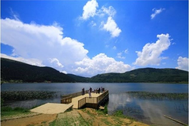Abant Gölü - Keyifli geçen bir günün ardından yemek molası verdiğinizde ise tercihinizi alabalık restoranlarından yana kullanabilirsiniz. Bolu Abant'a ulaşım da oldukça kolay.