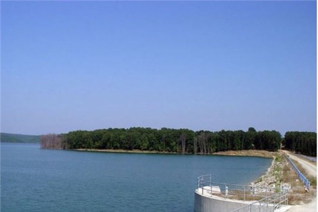 Kıyıköy - Doğadaki zenginliği en iyi şekilde kullanan Kıyıköy; sportif balıkçılık, kamp, doğa sporları ve fotoğrafçılıkla ilgilenenler için oldukça uygun bir ortam sunuyor.