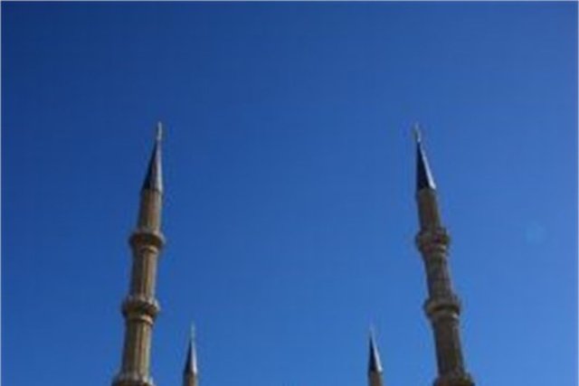 Edirne - Edirne'de gezilecek yerlerin başında dünyanın en önemli yapıtlarından biri olan, 2. Selim'in Mimar Sinan'a yaptırdığı Selimiye Camii geliyor. Meriç Nehri kıyısında yapacağınız yürüyüşün ardından Ali Paşa Çarşısı'nda dolaşabilirsiniz.