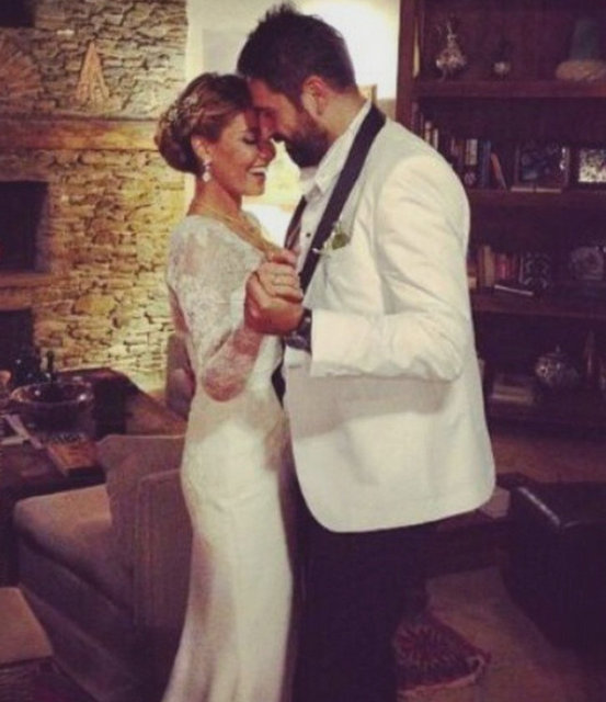 'Büyüklerin elleri öpülür çok ibadet etmişlerdir diye, küçüklerin elleri öpülür benden az günah işlemiştir diye' Böyle okuduk, böyle inandık, böyle yaptık, böyle çift olduk ve böyle yaşamayı seçtik.." notunu düştü.