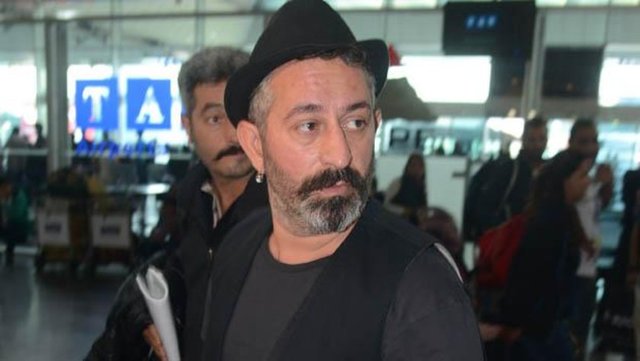 Ünlü komedyen, "Bayramı oğlunuz Ali Kemal'den ayrı geçireceksiniz" diyen muhabiri "Ali Kemal kim abi? Oğlumun adı Kemal" diye tersledi.