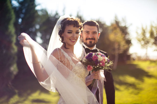 Seda Bakan geçen haftalarda, Ankara'daki düğüne gelemeyecek arkadaşları için, kına gecesini düğüne çevirmişti.