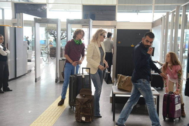 ALARA KOÇİBEY, RENÇ EMRE, YASEMİN PARİS UZAN