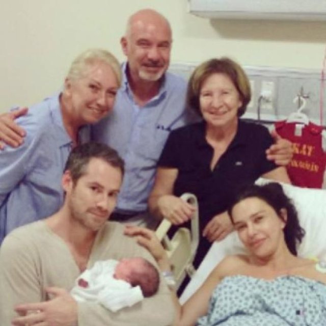 Hande Ataizi, Eylül 2012'de Amerikalı Benjamin Harvey ile evlenmiş, 7 Eylül'de de oğlu Leon Aslan'ı dünyaya getirmişti.