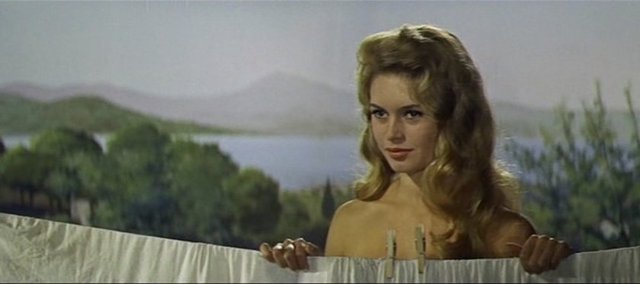 -1956'da Roger Vadim'in 'Ve Tanrı Kadını Yarattı' filmi ile dünya çapında şöhreti yakaladı.