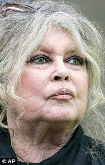 -iki yıl önce bir röportajında "Şöhret bir kabus gibiydi" dedi.  -