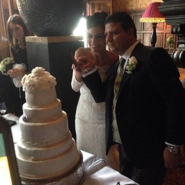 40 yaşına giren Kubat nikah kıyılırken 'Kendimi kurban ediyorum' sözleriyle davetlileri güldürdü.