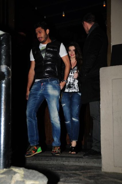 Arnavutköy'deki bir mekanda eşinin yaklaşık 25 dostunu misafir eden işadamı, beklenilenin üstünde hesap gelince görevli kişiyle tartıştı.