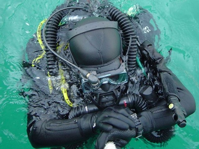 'Geleceğinizi garanti altına alalım' sloganıyla yabancı ülke ordularına kara, hava ve deniz harekatları konusunda eğitim ve danışmanlık hizmetleri veren ve emekli bir tuğgeneral tarafından kurulan şirket,