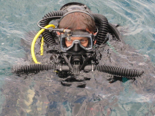 Profesyonel askeri eğitim şirketi Türkiye'de kara, hava ve deniz kuvvetleri komutanlıklardan da sertifikalı. Diğer bir deyişle kuvvetlerin dolaylı desteğini de almış durumda.