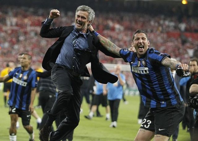 Chelsea'nin ardından Mourinho'nun yuvası Inter oldu. Elinde yaşlanmış bir kadro olmasına karşın; ilk sezonunda en yakın rakibinin 10 puan önünde şampiyonluğu kucaklayan Mourinho, basın ve diğer teknik adamlarla yaşadığı polemiklerle de gündeme geldi.