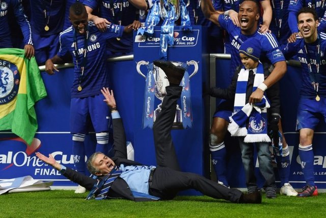 Başarının diğer adı Mourinho, ikinci sezonundaki ilk zaferini sezon ortasında final maçı oynanan lig kupasında yaşadı. Tottenham'ı yenerek, İngiltere lig kupasını kazanan Chelsea, Premier Lig'de de bitime 3 hafta kala şampiyonluğunu ilan etti.