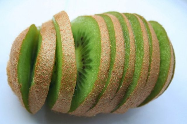 Kivi, kalsiyum, demir ve magnezyum gibi mineraller açısından da zengindir.