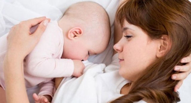 Bebeklerin burun kanalları erişkinler ve büyük çocuklara göre daha dardır. Emmenin devamlılığı açısından, meme ağızdayken bebeğin nefes alış verişini burundan sağlaması gerekir. Burun tıkanınca emme bozulur. -