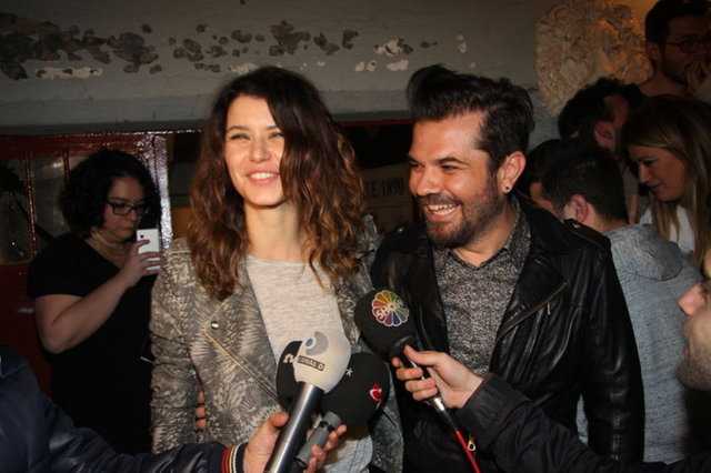 Yakınlarının bebek haberi beklediği mutlu çiftin ilişkisindeki tek sorun ise Beren Saat'in yemek yapmaması...