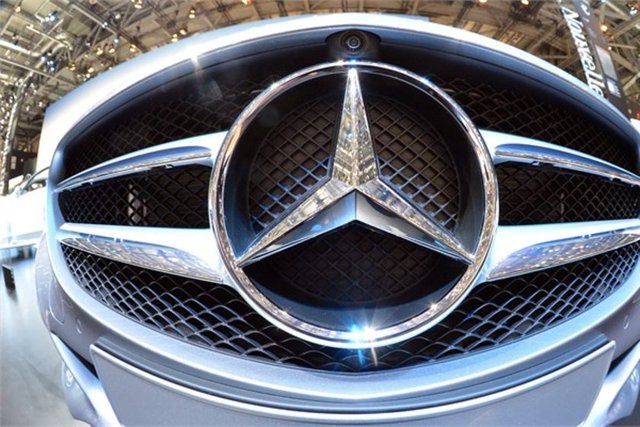 10- Mercedes-Benz. Piyasa değeri 34,3 milyar dolar.
