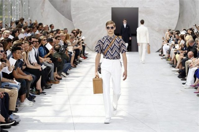 19- Louis Vuitton. Piyasa değeri milyar dolar.