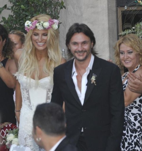 Yeni gelin olan Coşkun, bebek bekliyor.  -