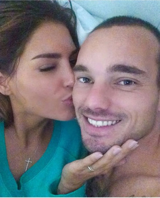 Yolanthe ayrıca, Instagram hesabından paylaştığı fotoğraflara "Benim deli aşkım" ve "Hayatımın aşkı" notlarını düştü.