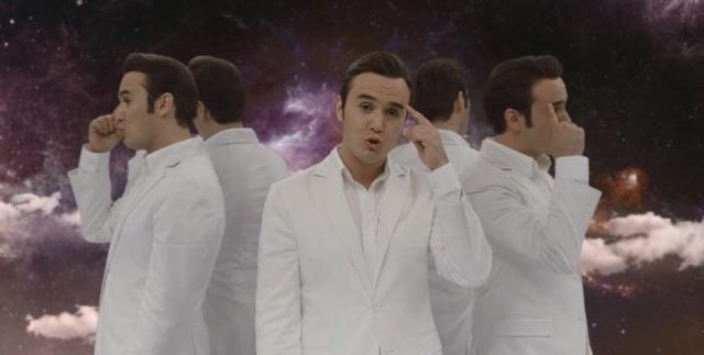 Green box tekniğiyle çekilen klipte birçok özel efekt de kullanıldı.