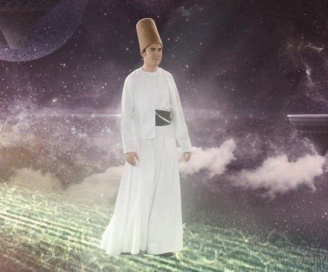 Sözleri Ahmet Hulûsi'ye, bestesi ise Alper Altuntoprak'a ait şarkının klibinde ünlü şarkıcı semazeni canlandırdı.