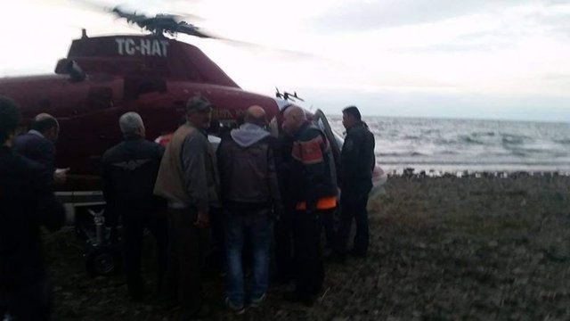 Sağ kolu sarılı vaziyette ambulansa bindirilen Karadağlı, İstanbul'a özel bir hastaneye sevk edildi.