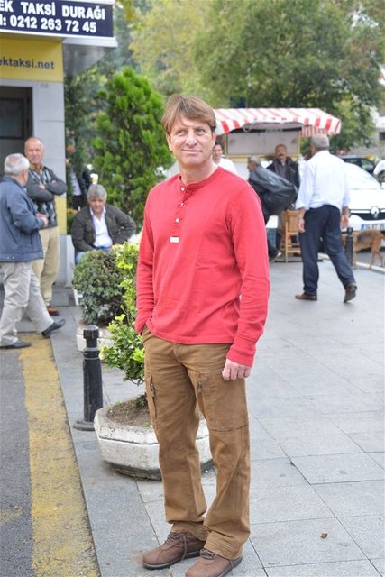 Doğum gününe katılan Kaya Çilingiroğlu, Avşar'la medya üzerinden  atışmaları sorulunca  "Hülya benim canım ciğerim" dedi.