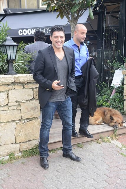 Bu arada Etiler'de objektiflere yansıyan Hakan Ural, Hülya Avşar ile Kaya Çilingiroğlu'nun tekrar evlenebileceğini söyledi.