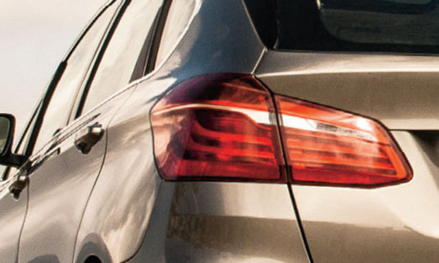 Geçtiğimiz mart ayındaki Cenevre Otomobil Fuarı'nda dünya prömiyeri gerçekleşen BMW, 218i Active Tourer, marka için birçok ilke imza - atıyor.