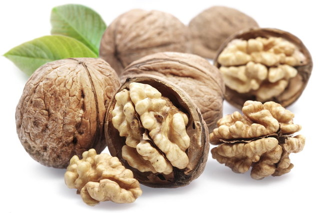 Ceviz: - Somondan daha fazla kalp yanlısı omega 3 ve kırmızı şaraptan daha fazla iltihap önleyici polifenol içerir.