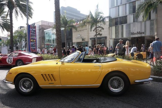 Amerika'nın California eyaleti ülkedeki en büyük Ferrari pazarı olarak bilinirken, Beverly Hills şehri özel koleksiyoncuları ve Ferrari tutkunlarıyla eyalette ilk sırada yer alıyor.