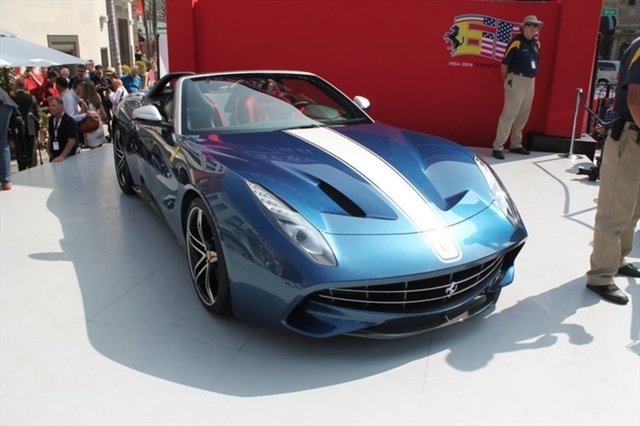 Rodeo Drive'da gerçekleştirilen kutlamada yeni 'F60 Amerika' modelinin de tanıtımı yapıldı.
