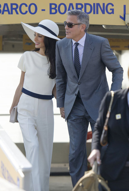 Venedik'te 3 gün 3 gece süren bir düğünle Lübnan asıllı İngiliz İnsan Hakları Avukatı Amal Alamuddin'le dünya evine giren George Clooney, eşine büyük bir jest yaptı.