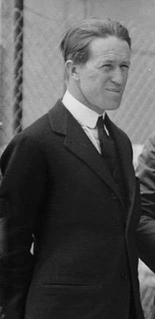 Yarbay Thomas Edward Lawrence (15 Ağustos 1888, Tremadoc, Caernarvonshire, Galler - 19 Mayıs 1935, Clouds Hill, Dorset, İngiltere) Britanyalı arkeolog, askeri stratejist, casus ve yazar.