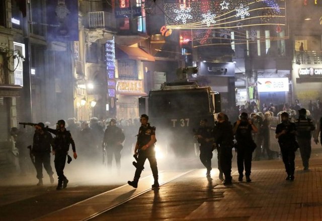 214'ü okul olmak üzere, aralarında Kur'an Kursları, müzeler, kütüphaneler de bulunan bin 122 bina kullanılamaz hale geldi.  -