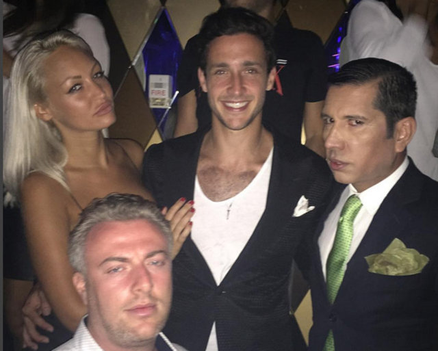 Instagram kullanıcılarının bir model ya da aktör gibi hayran oldukları Doktor Mike'ın fotoğraflarına yüzlerce beğeni geliyor.  -