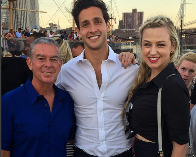 Yabancı basının da yer verdiği Doktor Mike'ın, lüks otomobili, sevimli köpeği ve mesleğini yaptığı sırada çektiği fotoğraflar çok konuşuldu.