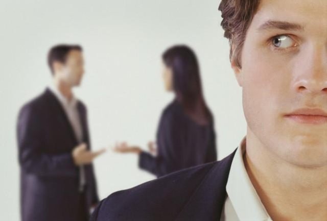 En sıradan davranışların bile kötü amaçlı olduğunu düşünme