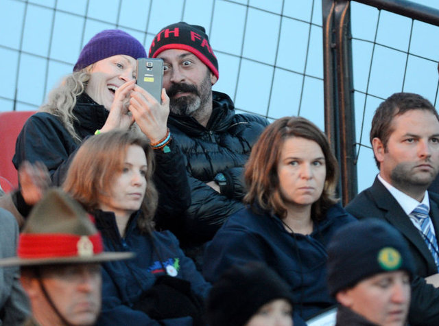 Nisan ayında İstanbul'a gelen Avustralyalı Shepherd, Yılmaz ile birlikte Çanakkale'deki şafak ayinine katılmıştı.