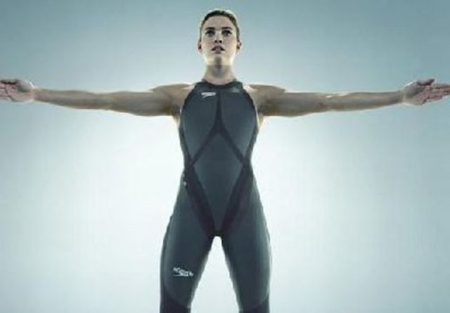 Mayo: Speedo tarafından geliştirilen ve yüzücülere haksız avantaj sağladığı için yasak getirilen özel mayolar, NASA'nın uzay araçlarında sürtünmeyi engellediği teknoloji ile aynı prensiplere sahip. -