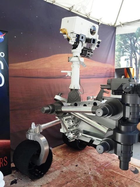 NASA'nın en önemli merkezinden biri olan JPL halka ücretsiz olarak bir tur düzenledi.