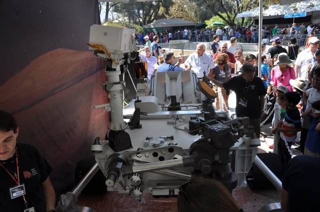 NASA'nın gizemli projelerinin yaratıldığı bu merkezde son çalışmalar da halka tanıtıldı.
