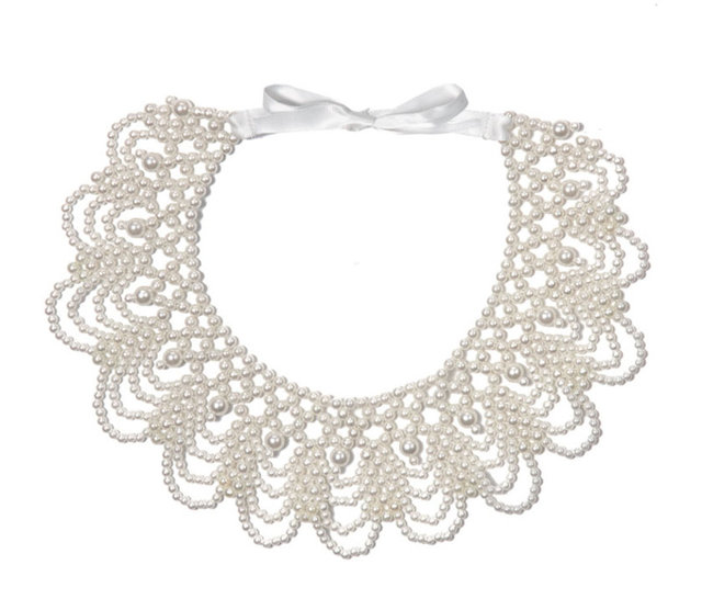 Parlak kumaşlar ve taşlar Yengeç kadınlarını cezbeden ayrıntılardır. (Seksi kolye intimissimi: 42,5 TL)