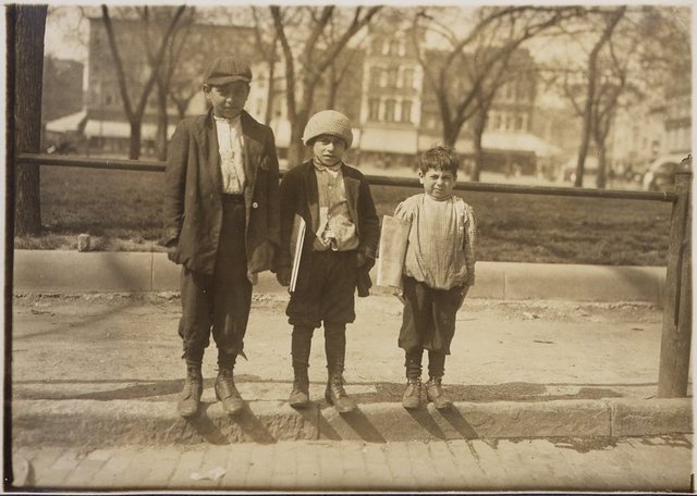 Kolay bir çözüm için fotoğraflarınızı scanleyip bilgisayarınıza yükleyin. Fotoşop programları kullanarak filtre ekleyebilir ve fotoğrafın rengini düzeltebilirsiniz.