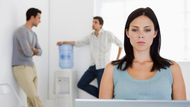 7-İtibarımı ya da kariyerimi zedeleyici olduğunu düşündüğüm bir tavır karşısında büyük öfke gösteririm. - a) Hiç b) Nadiren c) Bazen d) Sıklıkla