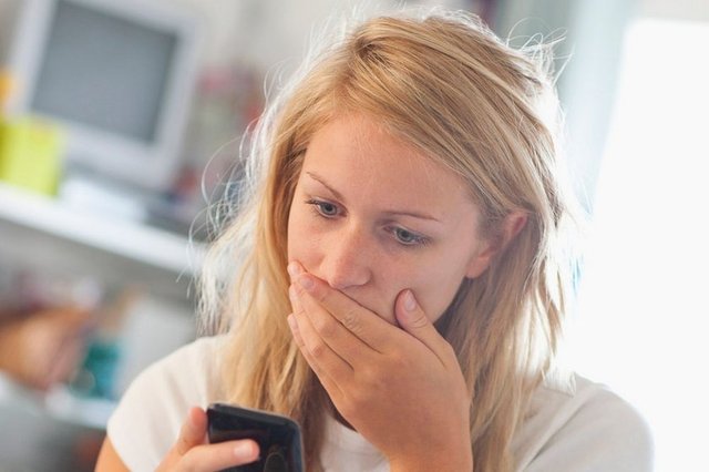 10-Yakınlarımın telefon, bilgisayar ve çanta gibi şahsi eşyalarının içeriğini bilmek isterim. - a) Hiç b) Nadiren c) Bazen d) Sıklıkla