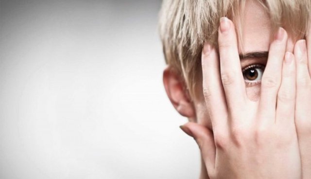 2-İnsanlara kolay güvenmem, beni kandıracaklarından şüphelenirim. - a) Hiç b) Nadiren c) Bazen d) Sıklıkla