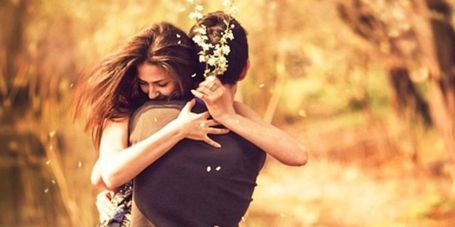 Müzik, sinema gibi alanlarda zevkleri değişebilir. Daha önce nefret ettiği türleri beğenerek takip edebilir. Bu seçimlerden yeni ilişkisinin zevkleri hakkında fikir verir.