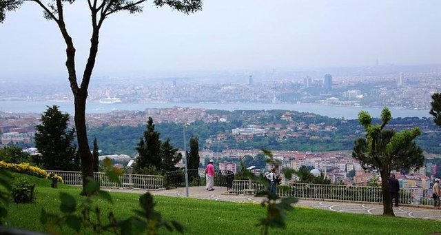 25. Çamlıca tepesinden İstanbul'u seyretmek